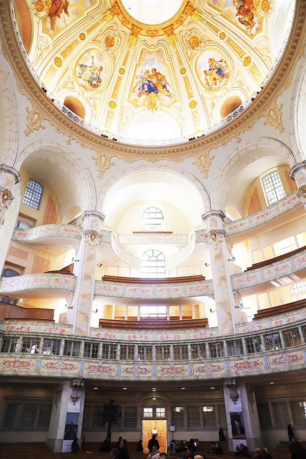 Emporen und Kuppelinnenraum der Frauenkirche-Foto Eric Reppe Der Haarflüsterer